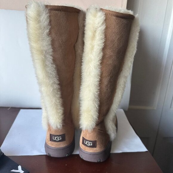NEW Ugg Sunburst Tall Winter Boots in Chestnut Color Size 11 - Picture 5 of 9